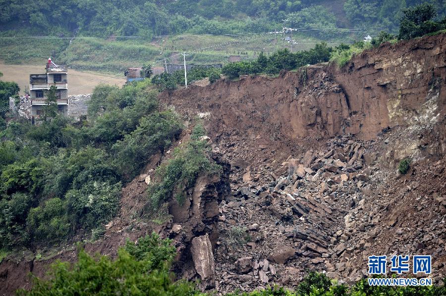 #（突发事件）（2）三峡库区秭归县发生大面积山体滑坡 一电站损毁
