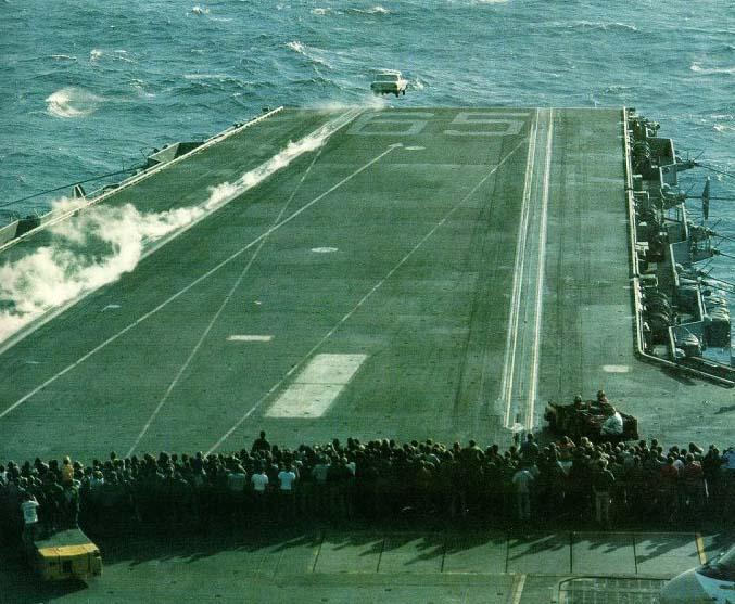 那些年被航母弹射过的汽车们