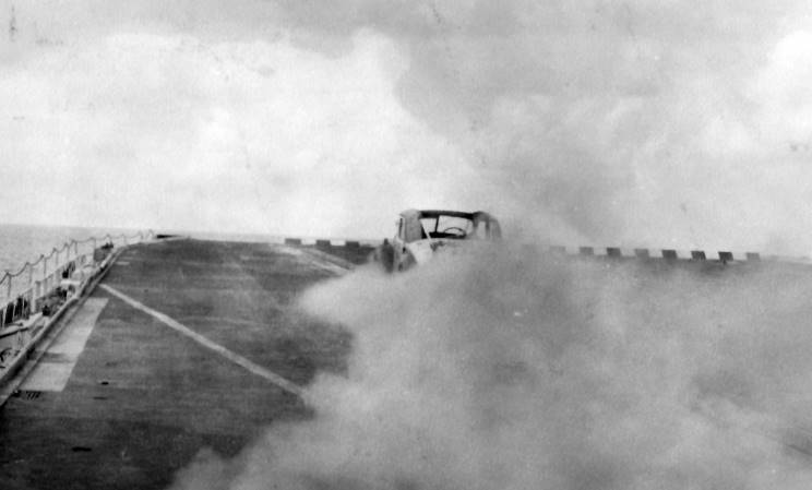 那些年被航母弹射过的汽车们