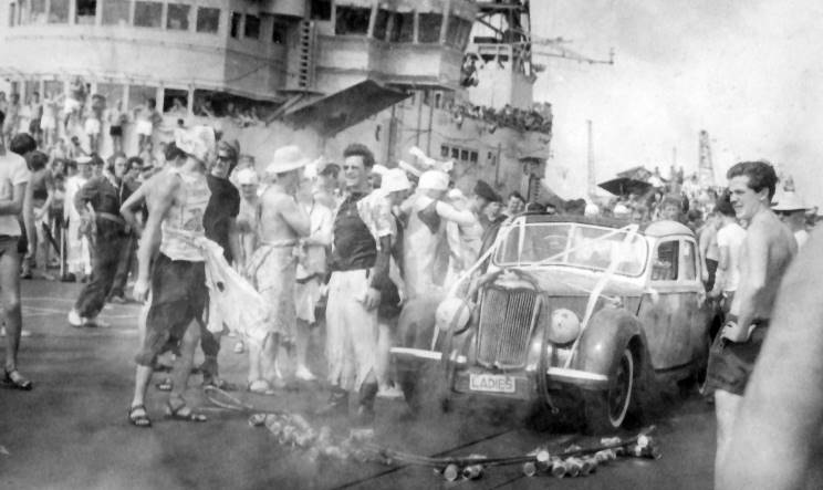 那些年被航母弹射过的汽车们