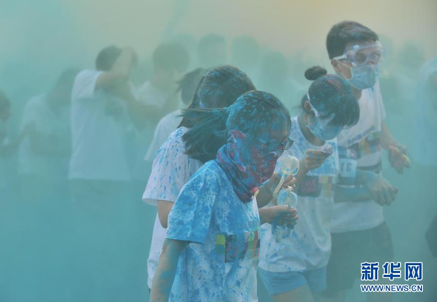 （体育）（4）“彩跑”跑进清华大学研究生运动会