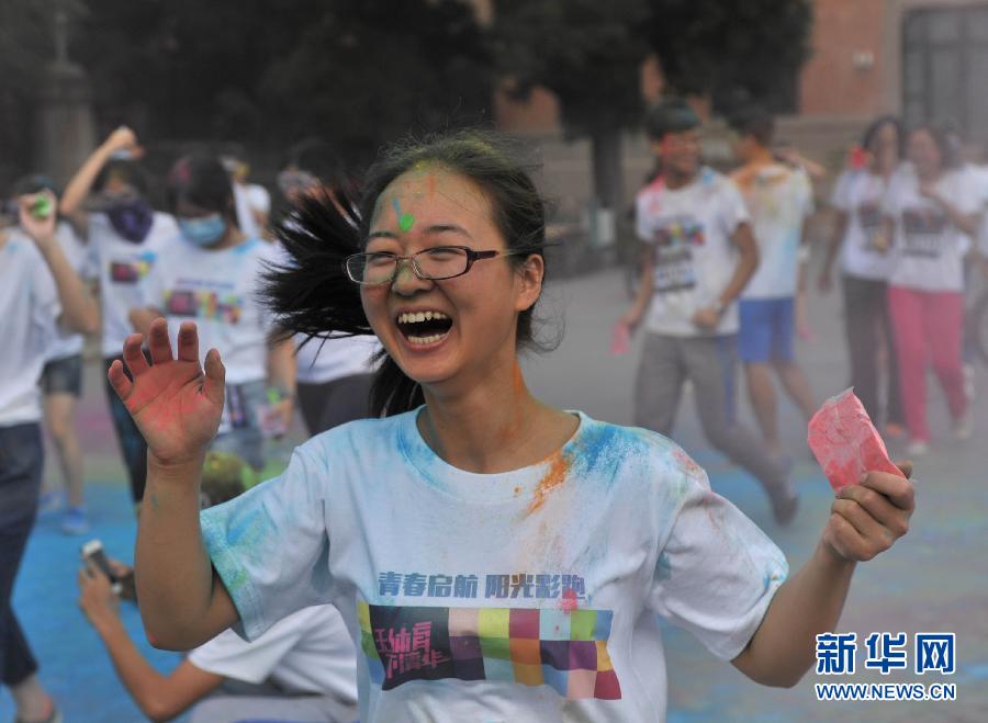 （体育）（3）“彩跑”跑进清华大学研究生运动会