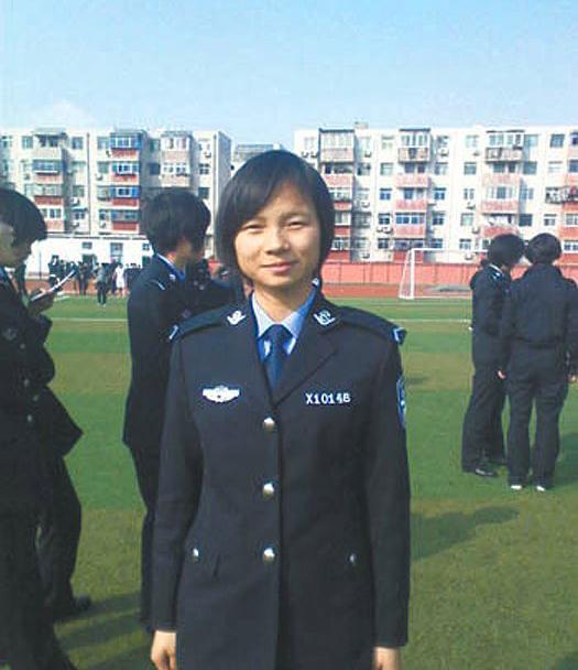 组图：98年洪灾中抱树获救7岁女孩成为铁路警察