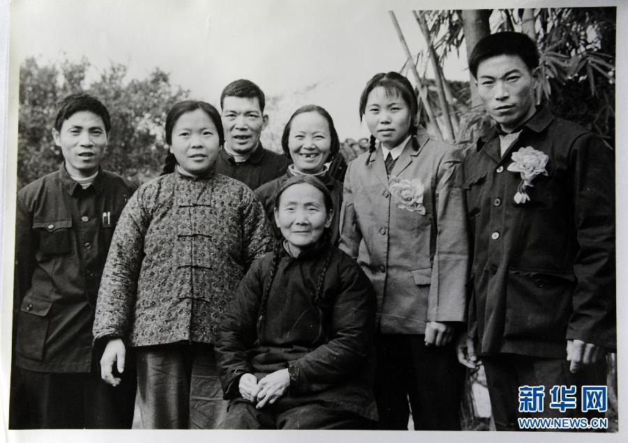 （筑梦中国·辉煌65年·图文互动）（5）镜头中的中国：3家农户的65年——一位摄影记者跟拍记录中国农村的变迁 