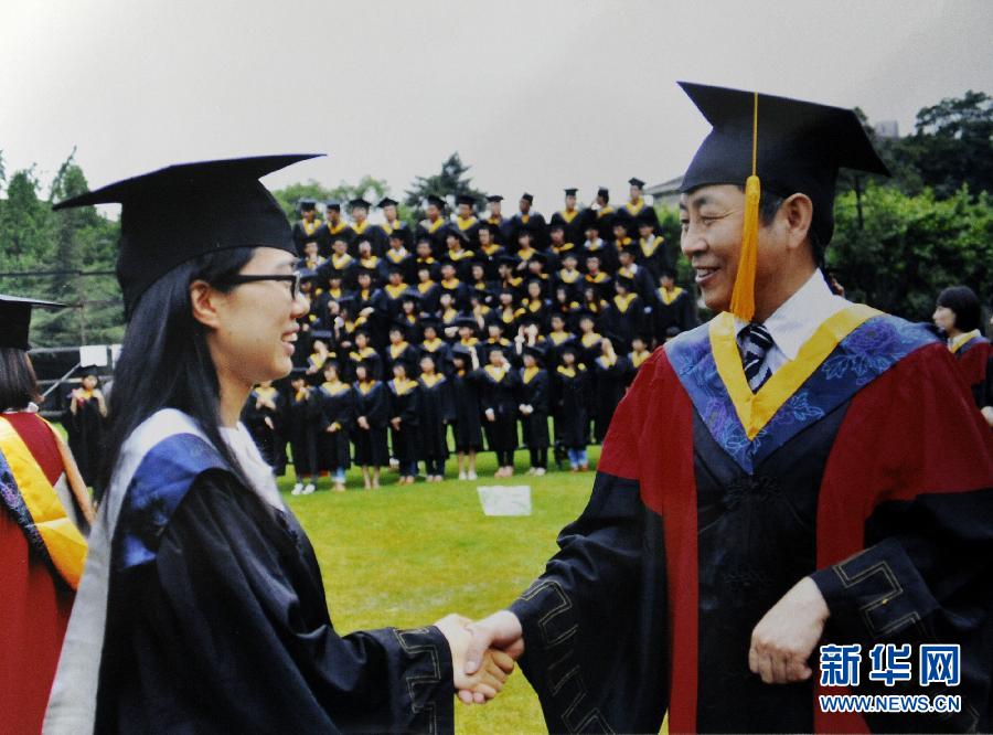 （筑梦中国·辉煌65年·图文互动）（6）镜头中的中国：3家农户的65年——一位摄影记者跟拍记录中国农村的变迁 