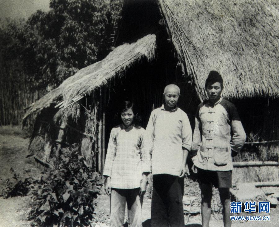 （筑梦中国·辉煌65年·图文互动）（7）镜头中的中国：3家农户的65年——一位摄影记者跟拍记录中国农村的变迁 