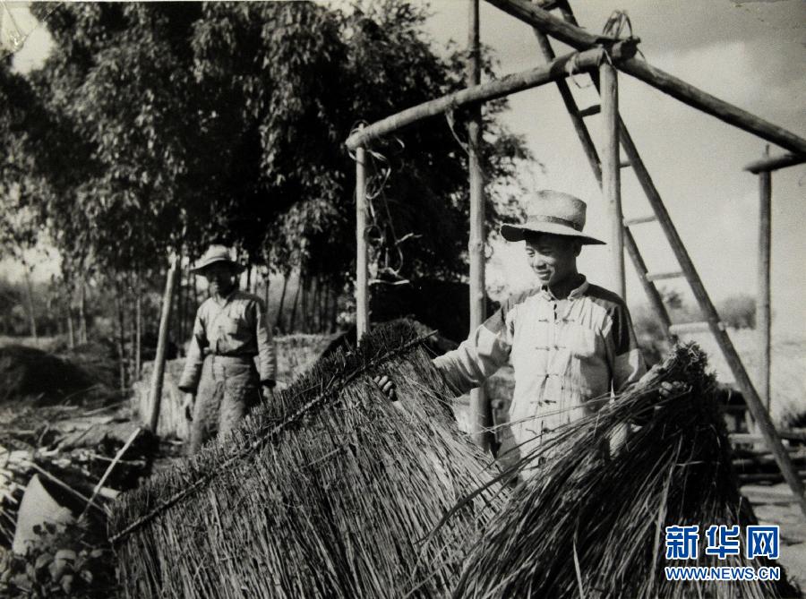 （筑梦中国·辉煌65年·图文互动）（8）镜头中的中国：3家农户的65年——一位摄影记者跟拍记录中国农村的变迁 