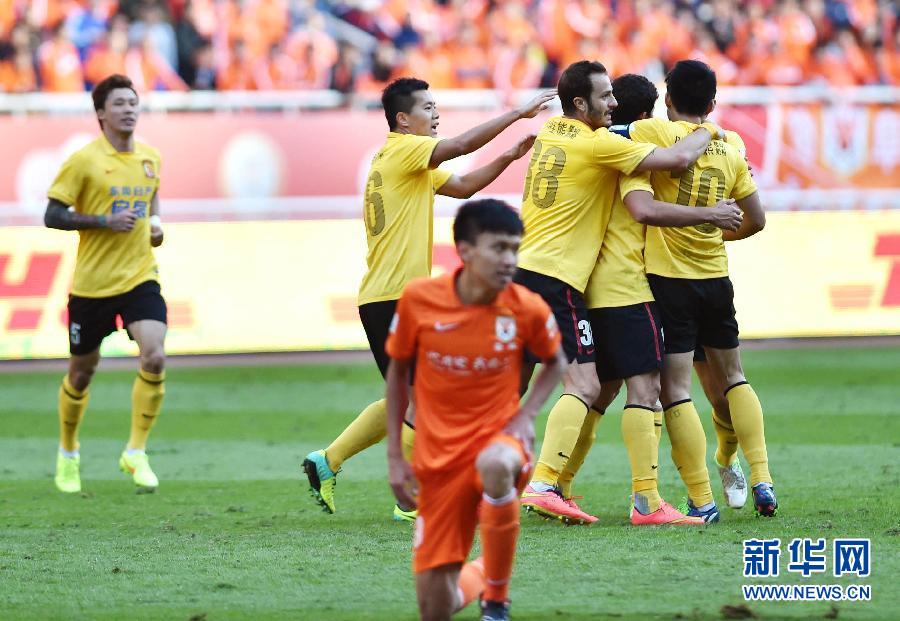 （体育）（1）足球——中超：广州恒大战平夺冠