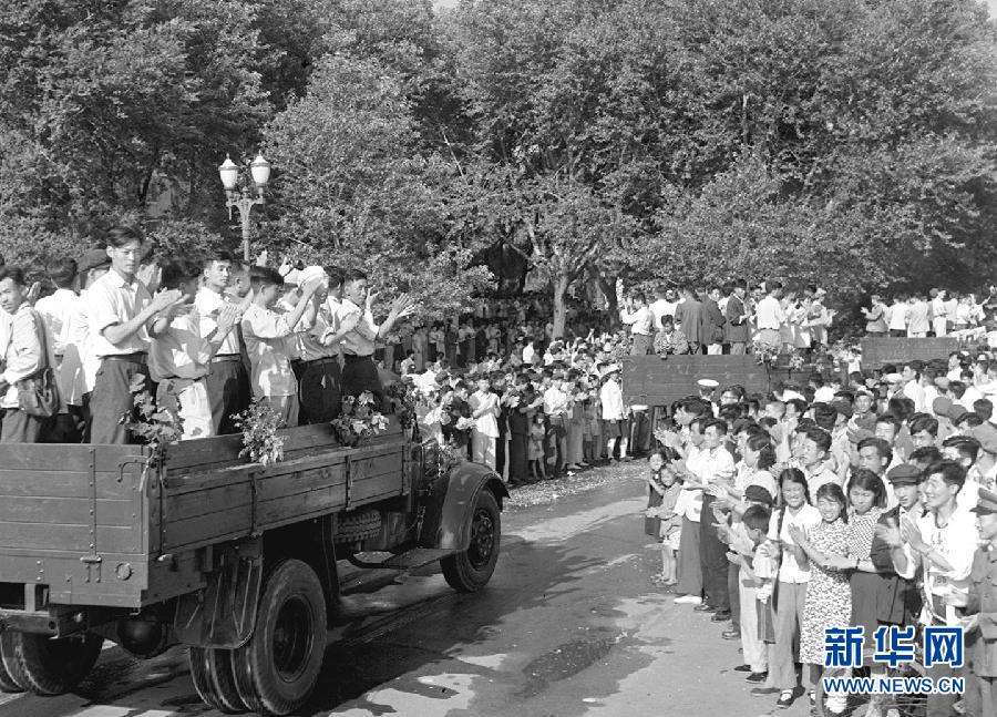 （新中国成就档案·图文互动）（1）国产“解放”牌载重汽车试制成功