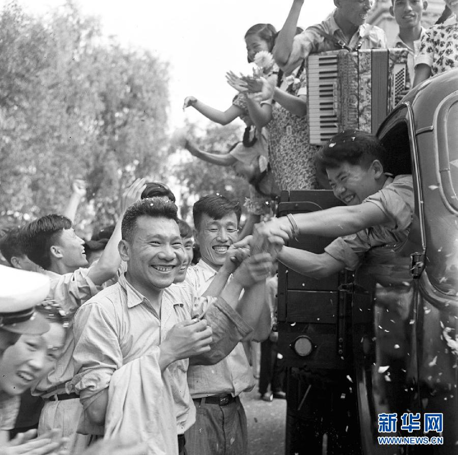 （新中国成就档案·图文互动）（3）国产“解放”牌载重汽车试制成功