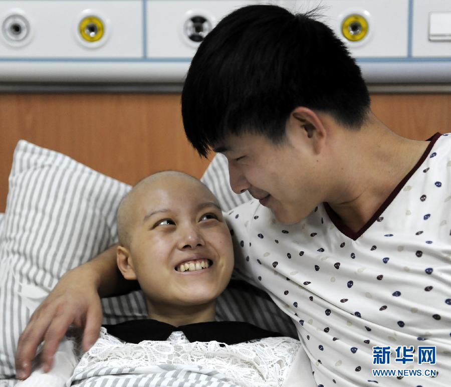 （社会）（4）小伙迎娶患癌女友 为爱不离不弃