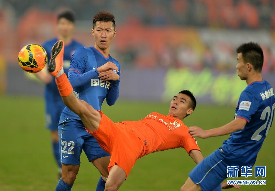 （体育）（2）足球——足协杯决赛首回合：山东鲁能胜江苏舜天