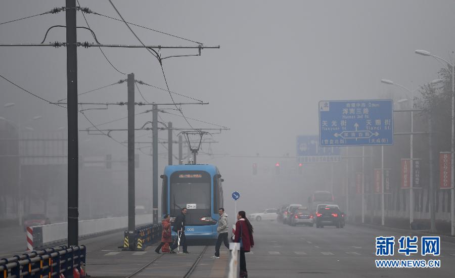 （图文互动）（2）辽宁遭遇今年最重雾霾 21条高速公路交通管制 