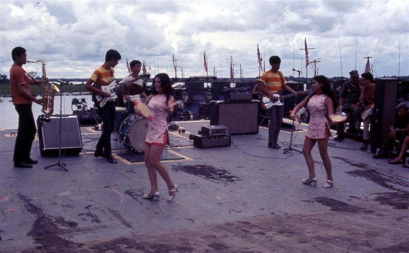 越战另一面：南越女性慰问美军罕见照曝光