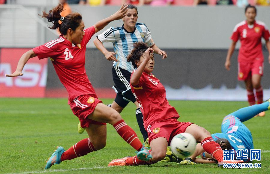 （体育）（2）足球——巴西女足四国赛中国胜阿根廷