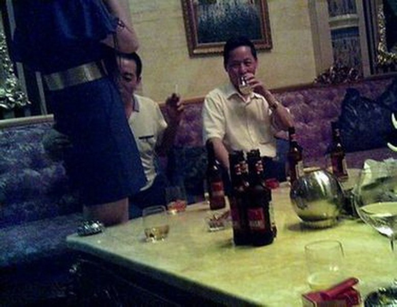 网曝福州晋安区房管局副局长不雅照