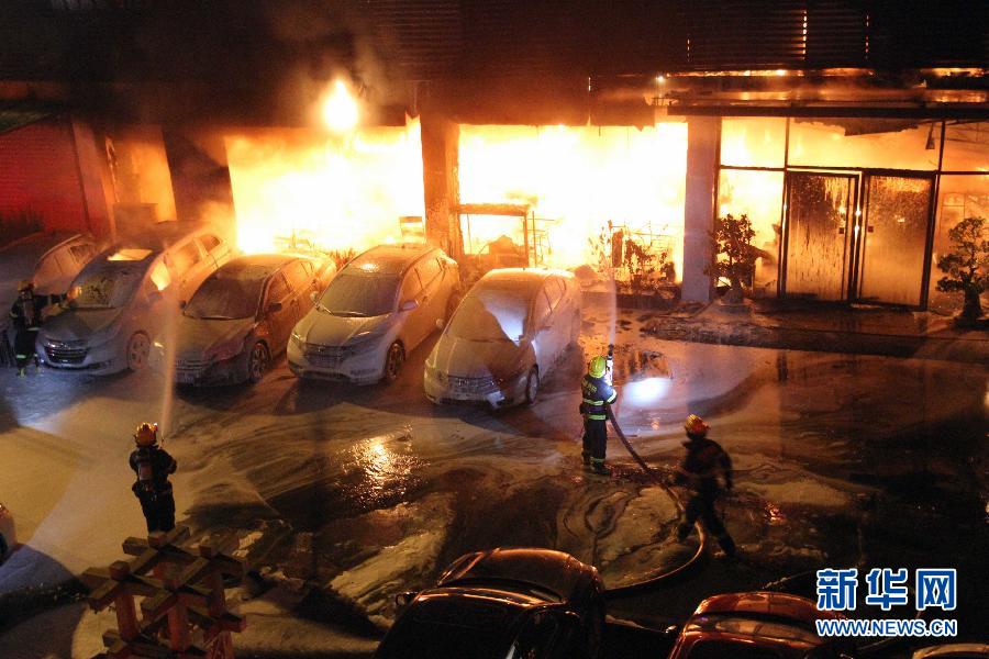 #（锐视角）（5）福建厦门两家汽车4S店发生火灾 致1死1伤