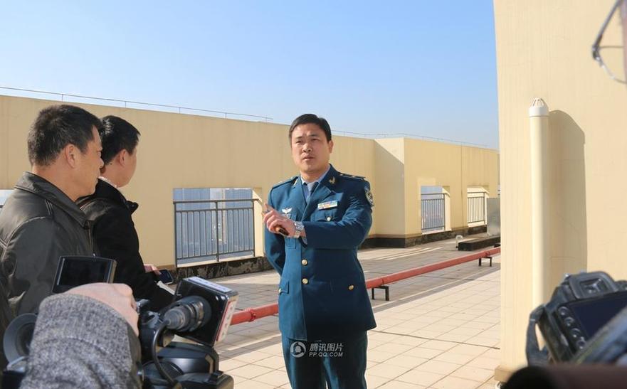 丈夫23楼坠亡 妻子爬上28楼顶欲“同去”