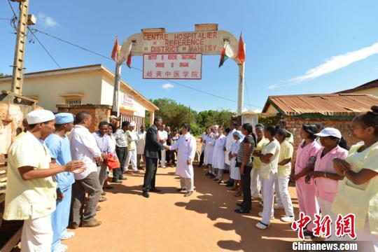 甘肃中医走进非洲马达加斯加建“岐黄中医学院”