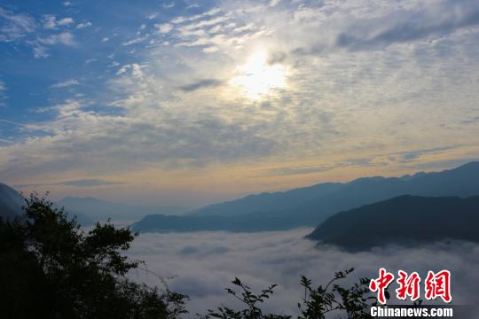 四川叙永：赤水河畔云雾翻滚如仙境