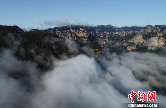 张家界雨过天晴现浩瀚云海。　吴勇兵 摄