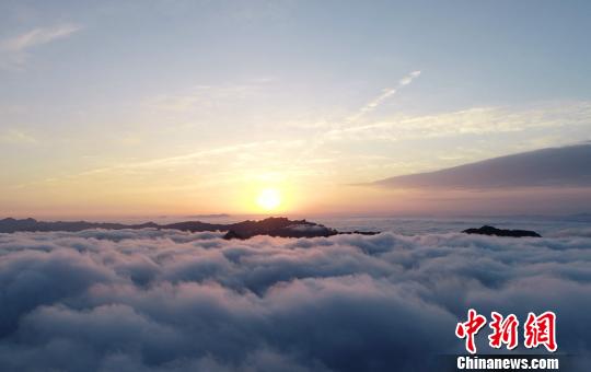 湖南张家界雨过天晴现浩瀚云海