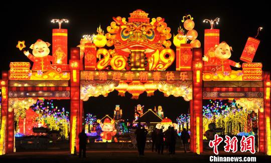 河北吴桥：杂技灯会迎客来