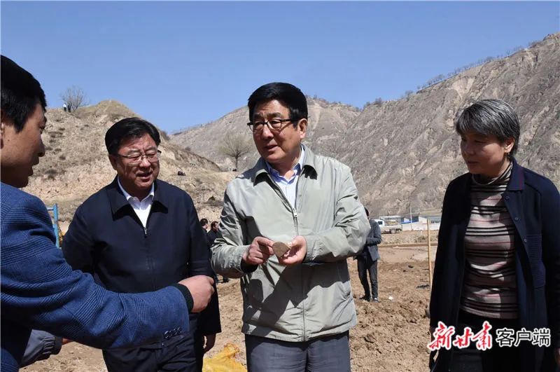 林铎在东乡县调研指导脱贫攻坚工作时强调 着力抓产业促就业 全面补