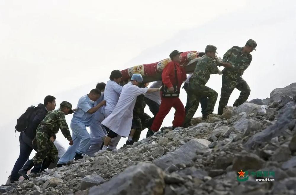 新天水-汶川地震12年丨12张图回望那些逆行的军人身影6767