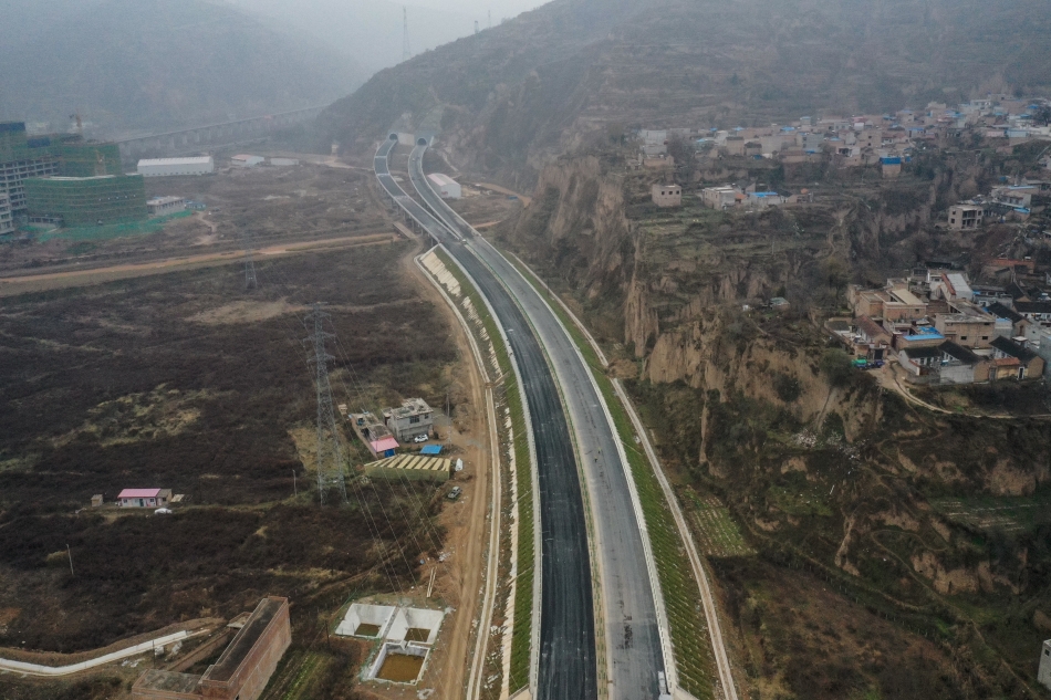 据了解,天平高速公路全长210.72公里,其中天水段建设项目主线全长64.