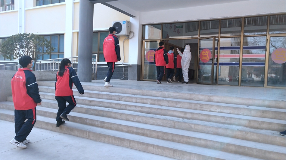 甘谷四中开展疫情防控应急演练