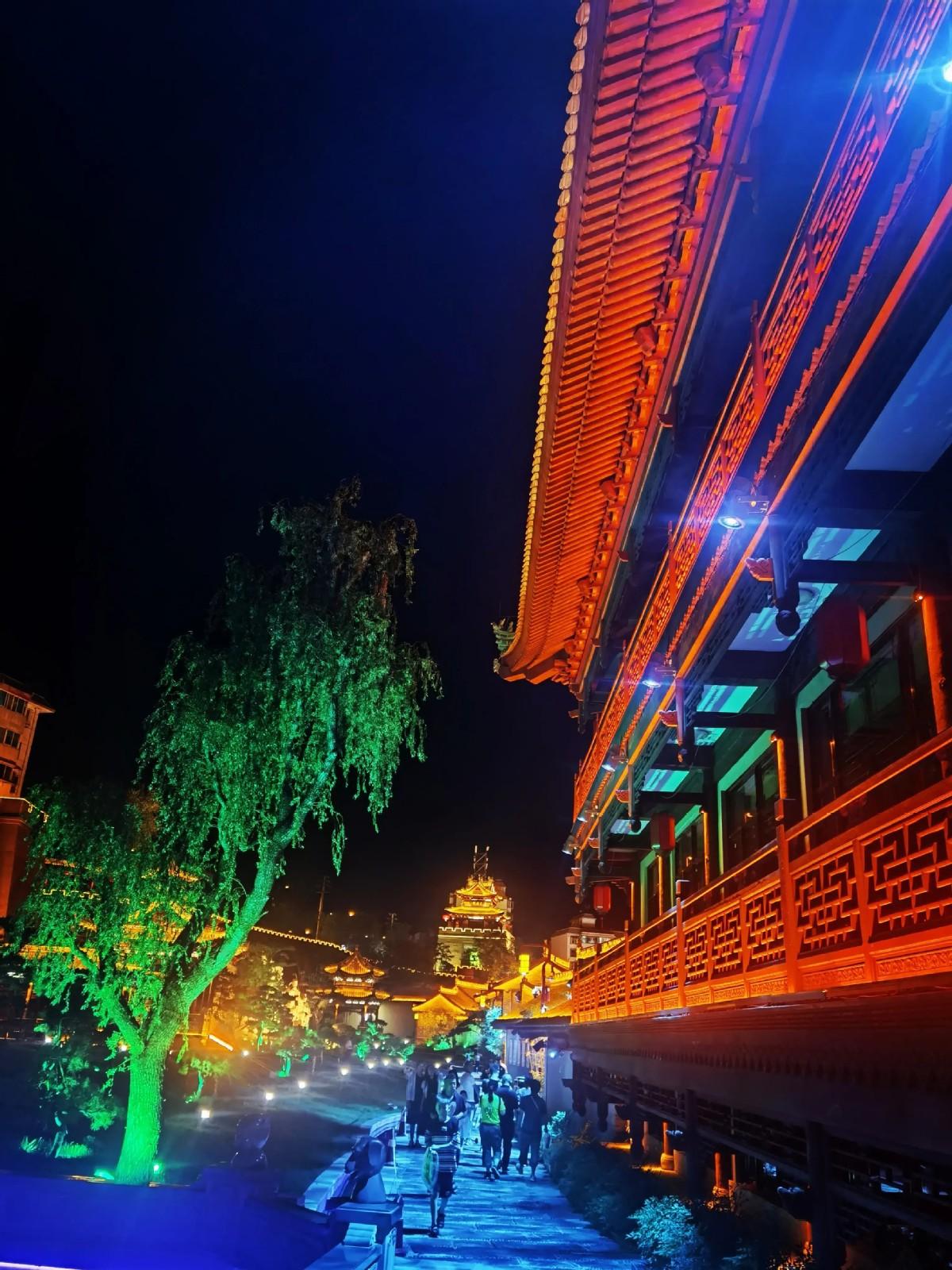 甘快看甘肃夜经济点亮天水古城