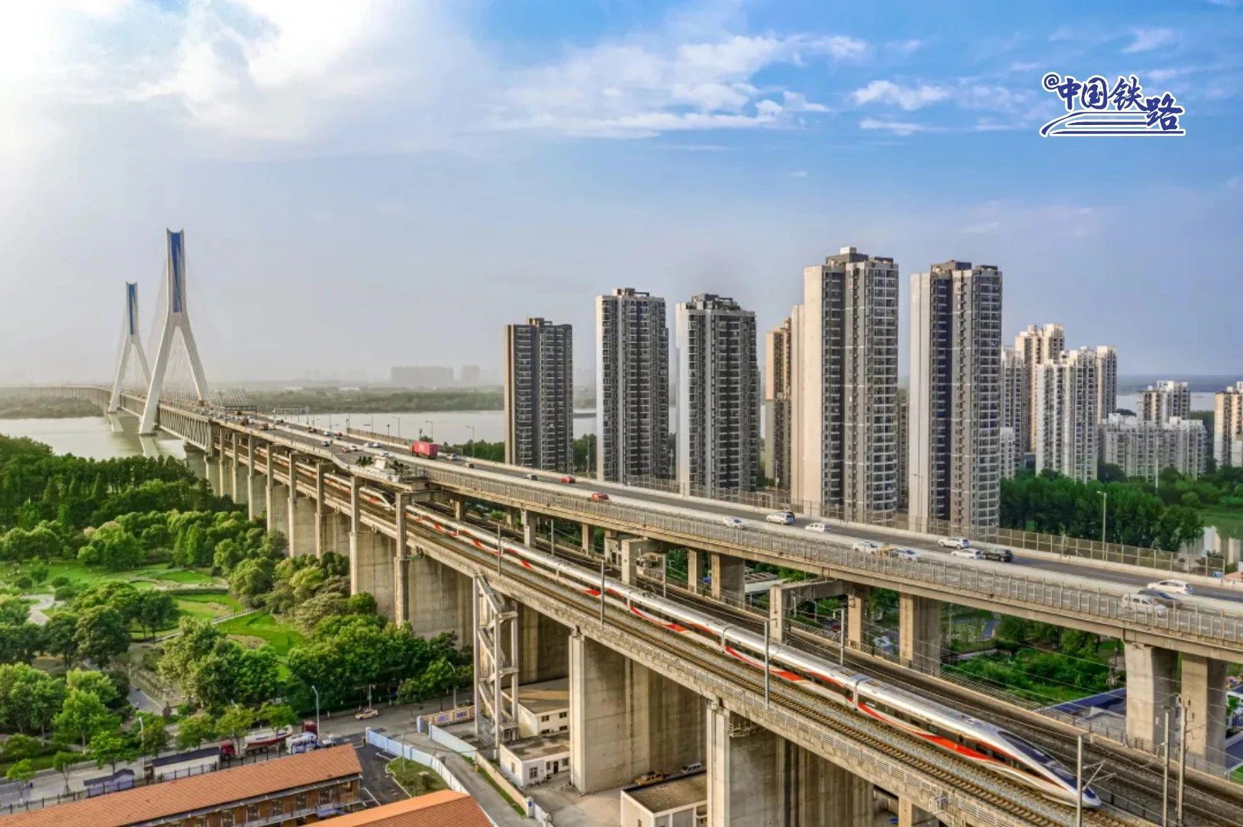 体外观来源于中国传统文化的cr400bf-gz等多种车型目前共有cr400af-z