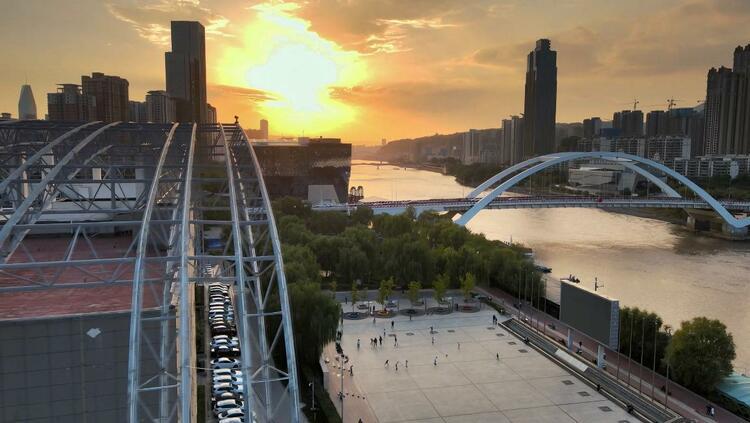 沿着黄河遇见海甘肃兰州金雁黄河大桥兰州桥梁中的文艺委员