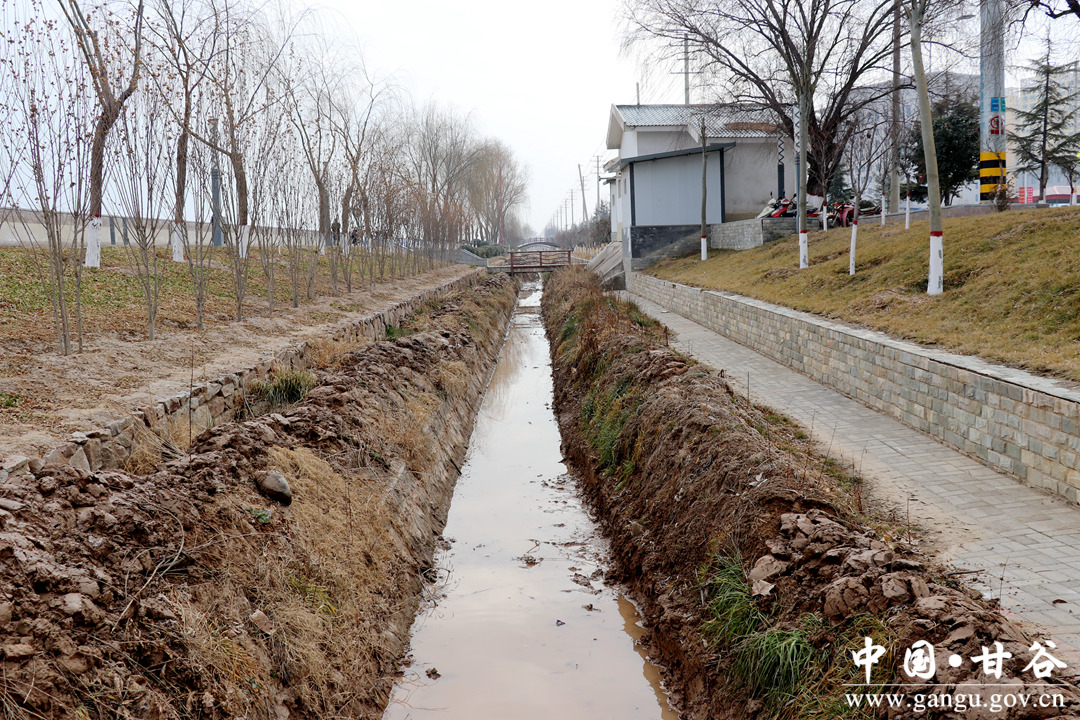 向镇域内的通广渠,中渠,还有村间的支毛等渠,全部清理一遍,为当前的
