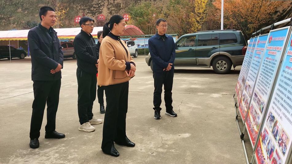 县民族团结进步示范点创建工作,县委常委,统战部部长苏红娟一同检查