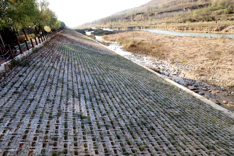 后川河峡口至红堡大桥段建成浆砌石及混凝土堤防5.
